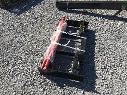 2026-Fourche &agrave; balles compacte / Skid Steer Bale Fork.