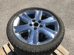 4 pneus d'hiver 245/40R19 Toyo Observe avec Mag chrom&eacute;
