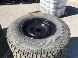 4 pneus d'hiver 265/75R16 Hercule Avalanche avec roues