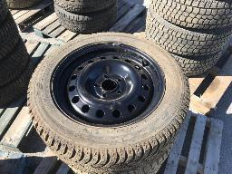 4 pneus d'hiver 215/55R16 Maxxis Pennita avec roues 5X108