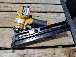 Bostitch N60FN, cloueuse pneumatique de strips en angle GA18, 1/2 &agrave; 1 1/2"