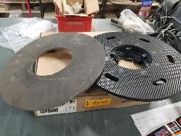 CRM, 2 pads &agrave; polisseuse 16", 1 &agrave; crampon et 1 &agrave; feutre