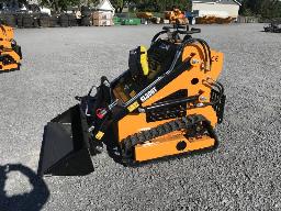 2026-Chargeuse compacte &agrave; direction &agrave; glissement / Skid Steer Loader