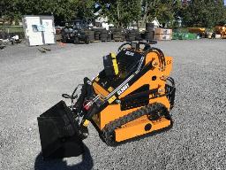 Chargeuse compacte &agrave; direction &agrave; glissement / Skid Steer Loader