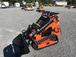 Chargeuse compacte &agrave; direction &agrave; glissement / Skid Steer Loader