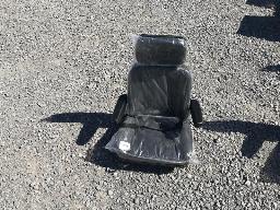 2026-Si&egrave;ge avec &eacute;quipements de luxe / luxury equipment seat.