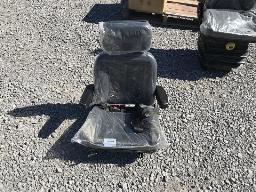 2026-Si&egrave;ge avec &eacute;quipements de luxe / luxury equipment seat.