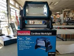 Lampe de chantier sans fil Makita, mod&egrave;le DML809