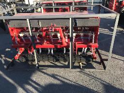 2026-Semoir pour chargeuse compacte / Skid steer Seeder.