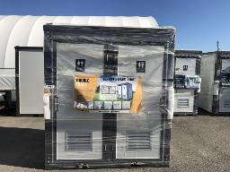 Toilette portative 2 portes grise poids 1056 lbs / Bastone Portable Restroom 2 Private Toilet Stalls - Grey Weight: 1,056.00 lb