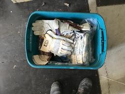 Environ 84 paires de gants de travail 5 mod&egrave;les neuf