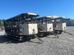 3 Wagons touristiques.