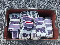 Environ 83 paires de gants de travail doubl&eacute;s neuf