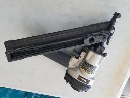 Cloueuse pneumatique &agrave; finition 1 1/4" &agrave; 2 1/2" Makita, mod&egrave;le AF633 (Support Makita)