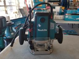 D&eacute;fonceuse Makita &eacute;lectrique, mod&egrave;le RP2301FC (Support Makita)