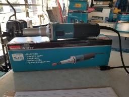 Meuleuse droite &eacute;lectrique Makita, mod&egrave;le GD0800C (Support Makita)