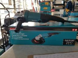 Meuleuse &eacute;lectrique Makita, mod&egrave;le GA7010C - 7"