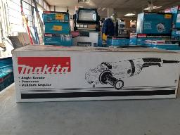 Ponceuse &agrave; angle 9" &eacute;lectrique Makita, mod&egrave;le SA9031Y