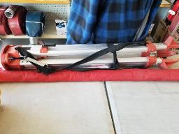 Tr&eacute;pied en aluminium + mire 5 sections en aluminium