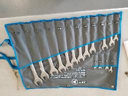Jeu de 16 pi&egrave;ces de cl&eacute; S.A.E. 1/4 &agrave; 1 1/4, marque Jet, mod&egrave;le 700121