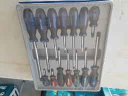 Jeu de 14 tournevis ergonomiques, marque Jet, mod&egrave;le 720524