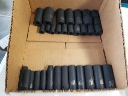 Environ 32 douilles pour impact SAE court et long de marque JET 7/16 &agrave; 1 1/4, 1/2 drive