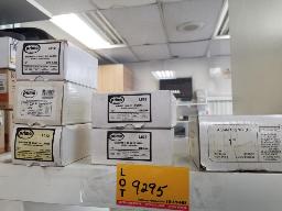 8 bo&icirc;tes d'agrafes 18GA longueur vari&eacute;es