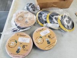 8 pads &agrave; buffer + 13 pads Saver Velcro + 4 t&ecirc;tes vis&eacute;es + 1 bande velero poussi&egrave;re