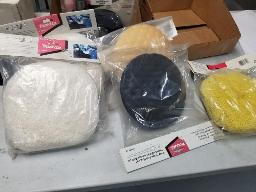 Lot acc &agrave; polisseuse : Pad double en laine 2 patins &agrave; polir 7 1/2 + 2 bonnets &agrave; pate et polissage 9