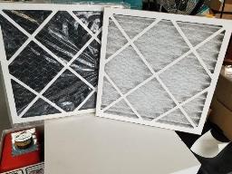 4 filtres pliss&eacute;s 16" x 16" x 1" + 3 filtres noirs 16" x 16" x 1"