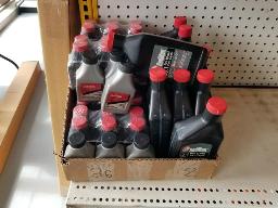8 d'huile &agrave; mixer Red Armor 13 onces + 2 huile mixer Red Armor 1 litre + 6 huile mixer 76 ml Makita Synth&eacute;tique + 36 huile mixer Red Armor 100 ml