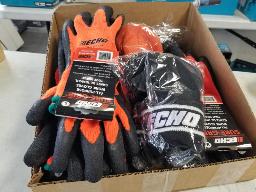 Tuque noire Echo, tuque orange Echo, 2 Mitaines Echo noires #PRES96030000062, 4 Gants de travail Echo large #PRES96130000000, 2Gants de travail Echo m&eacute;dium #PRES96130000026