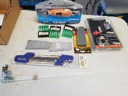 Lot d'outils vari&eacute;s pour scie &agrave; chaine et +