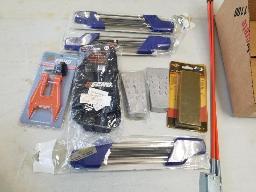 Lot d'outils vari&eacute;s pour scie