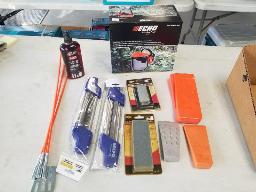 Lot d'outils vari&eacute;s pour scie
