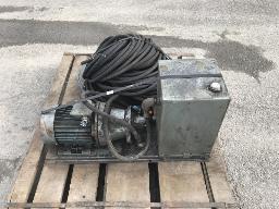 1 unit&eacute; hydraulique avec moteur et 1 rouleau de boyau hydraulique