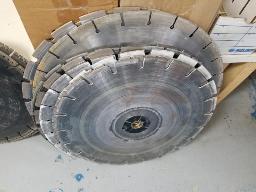 Lot de lames 14" pour b&eacute;ton + 3 lames usag&eacute;es 16" pour b&eacute;ton