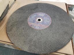 Environ 6 disques &agrave; m&eacute;tal mod&egrave;le 88483 16