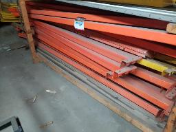 5 Montants 44''x7' et environ 16 barres horizontales