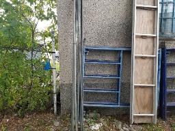 2 Ensembles d'&eacute;chafaudage 5'x5' et 4 croisillons, plateforme 10'
