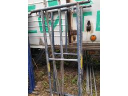 2 Ensembles d'&eacute;chafaudage 5'x30'' et 4 croisillons, plateforme 10'