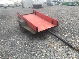 Remorque artisanal rouge SANS IMMATRICULATION 96' par 47. 1 essieux. Pneus 7-14.5 VENDU POUR LES PI&Egrave;CES