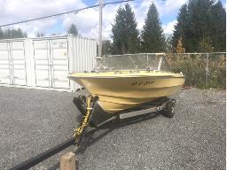 B&acirc;teau 15' par 6' de large. 1 essieux moteur outboard pied mercruiser