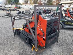 2026-Chargeuse compacte 380 sur chenille &agrave; essence/ Skid Steer Loader380 marque VORX, mod&egrave;le NL380, masse 890 KG, NIV 2608183A0158.