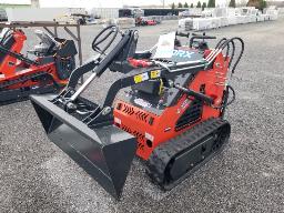 2026-Chargeuse compacte 380 sur chenille &agrave; essence/ Skid Steer Loader380 marque VORX, mod&egrave;le NL380, masse 890 KG, NIV 2606223A0010