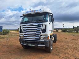 2014 Freightliner ISX500 ll Truck Tractor ( Runner ) ( Papers )