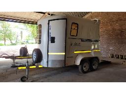 2009 Chris box 2 Birth Horse Box (Papers: Yes)