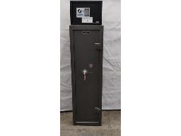 1x Rifle sage (no key) 1x Armcur safe with combination