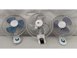 3x Wall hanging fans