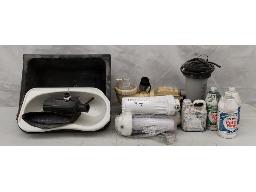 2x Swimming pool pumps, plastic basins & potty rinse